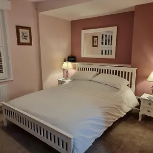 https://poppy-cottage-yo22-4de.yorkshirehotels.net